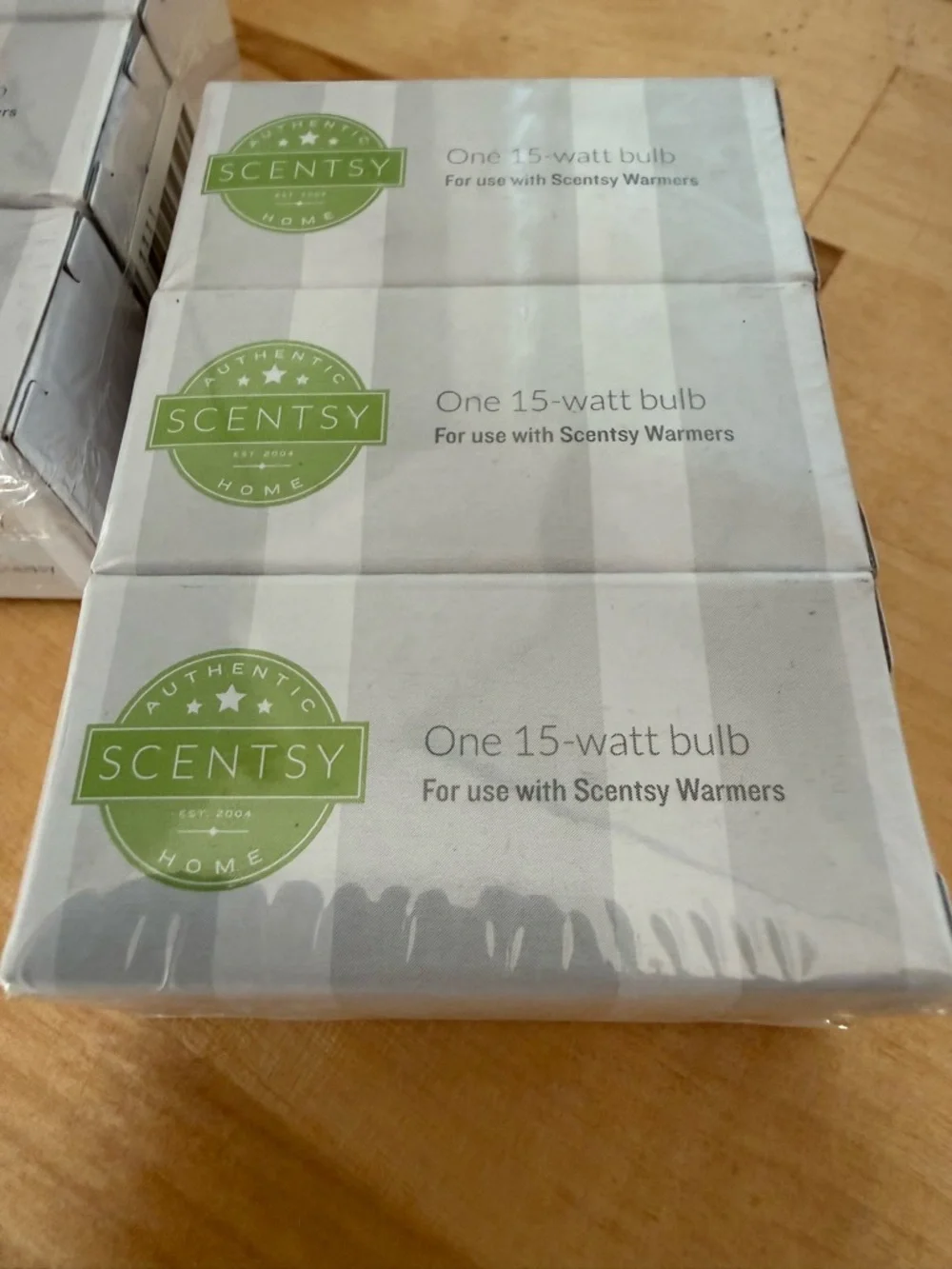 Scentsy NIB 15-Watt Bulb Pack of 3 (2 packages) - Picture 2 of 3